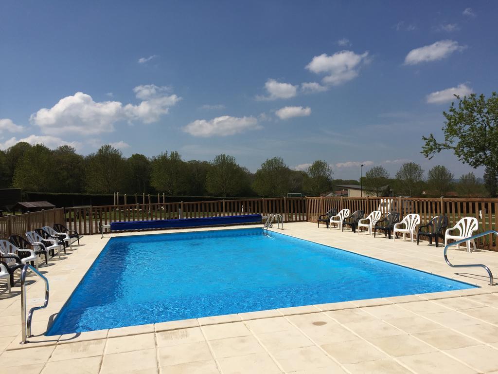 Camping Porte Des Vosges Bulgneville Bagian luar foto